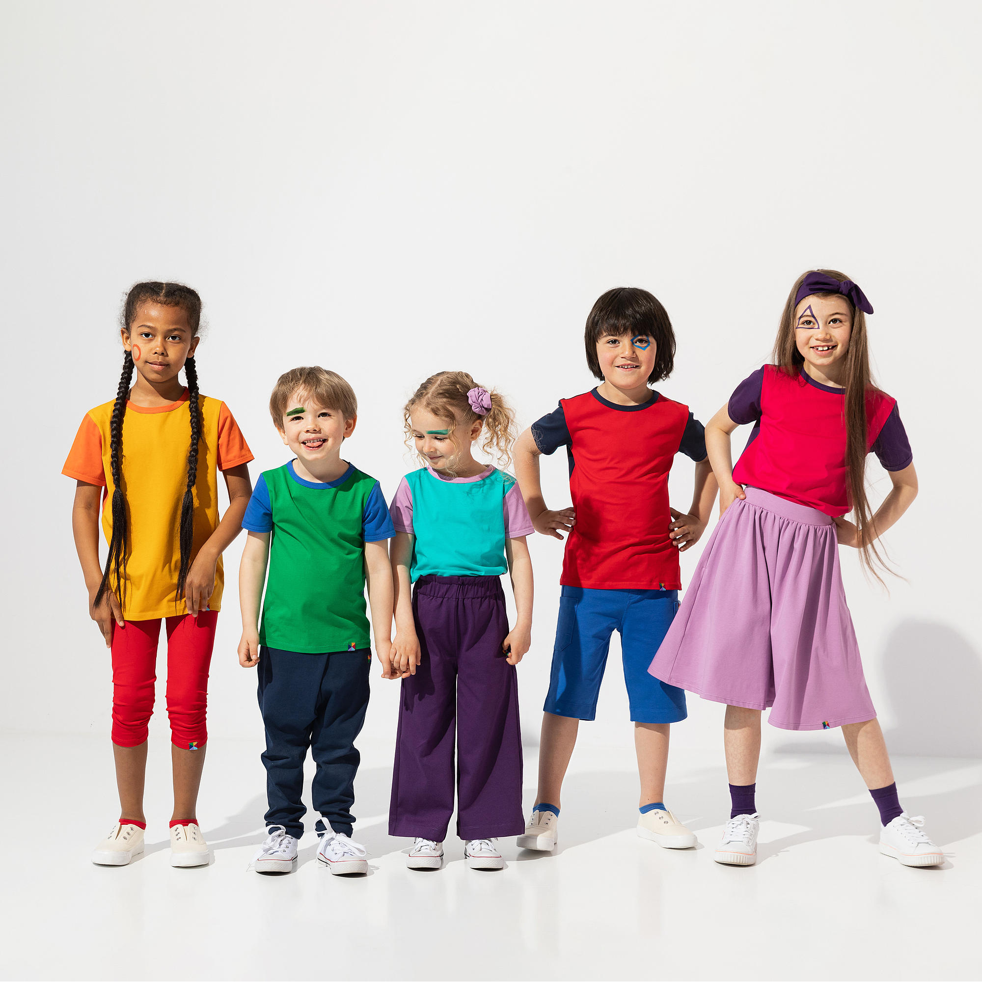 dziecięce kolorowe ubranka